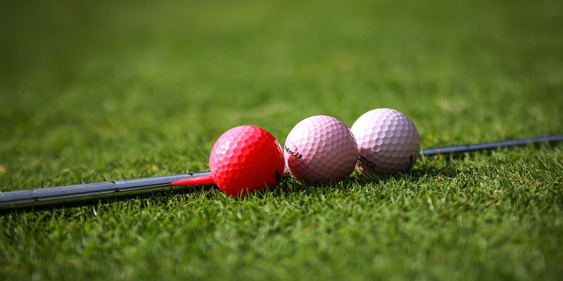 Three balls and two clubs